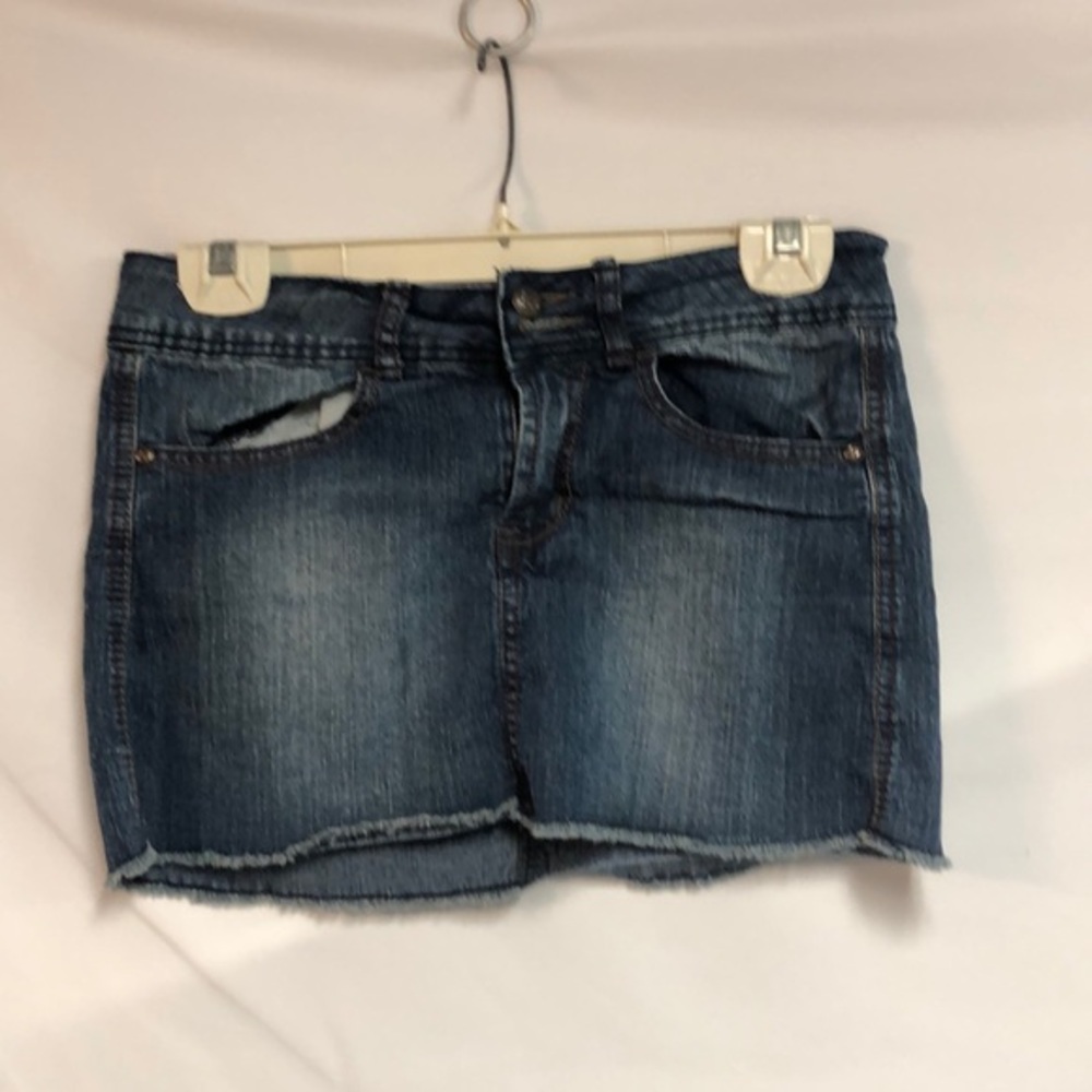 MILEY CYRUS MAX SIZE 9 SHORT SHIRTS AZRA